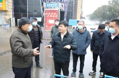 朱新华调研文明创建及物业管理工作